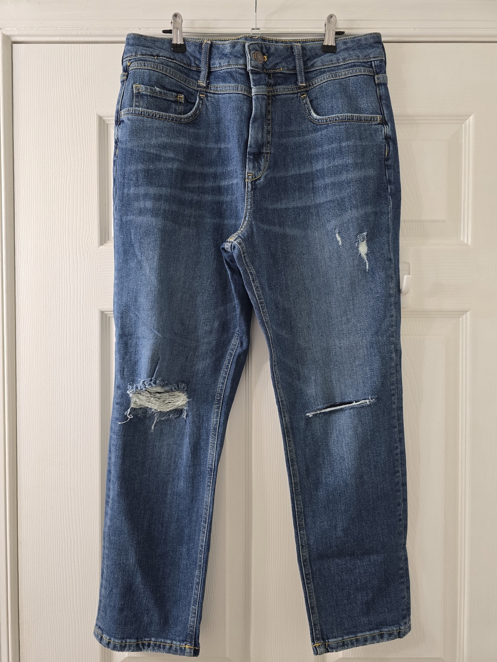 NWOT Pilcro Distressed Blue Jeans - 31